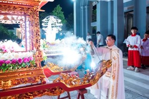 GP.Hưng Hóa - Giáo Xứ Bãi Dòng Rước Kiệu Kính Đức Mẹ