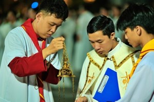 GP.Hưng Hóa - Kết thúc tháng Hoa kính Đức Mẹ và lễ Chúa Thăng Thiên tại giáo xứ Tình Lam.