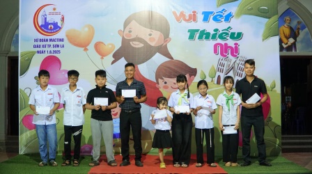 GP.Hưng Hóa - Giáo Xứ Sơn La Khai Mạc Tháng Kính Thánh Tâm Chúa Giêsu, Trao Thưởng Giáo Lý & Vui Tết Thiếu Nhi 1/6