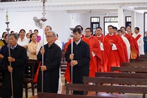 GP.Hưng Hóa - Giáo Xứ Hiền Quan, Lũng Hiền, Thanh Uyên Và Chuẩn Xứ Nội Quang Hành Hương Năm Thánh Tại Giáo Xứ Hoàng Xá