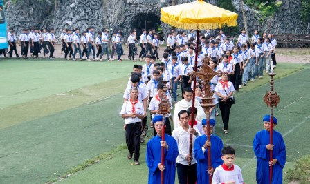 GP.Hưng Hóa - Thiếu nhi Giáo lý cấp II Cụm Dư Ba - Ngô Xá Hành Hương Năm Thánh tại Nhà Thờ Yên Tập
