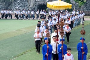 GP.Hưng Hóa - Thiếu nhi Giáo lý cấp II Cụm Dư Ba - Ngô Xá Hành Hương Năm Thánh tại Nhà Thờ Yên Tập
