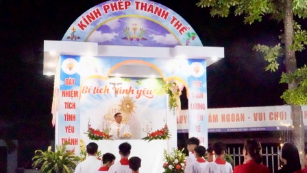 GP.Hưng Hóa - Giáo Xứ Phù Lao: Long Trọng Mừng Lễ Kính Thánh Tâm Chúa Giêsu Và Cung Nghinh Thánh Thể
