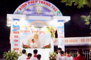 GP.Hưng Hóa - Giáo Xứ Phù Lao: Long Trọng Mừng Lễ Kính Thánh Tâm Chúa Giêsu Và Cung Nghinh Thánh Thể