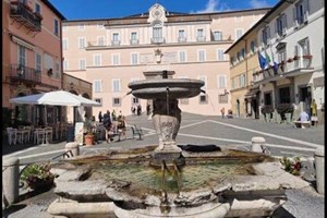 Dinh thự mùa hè của Giáo hoàng ở Castel Gandolfo