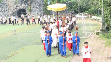 GP.Hưng Hóa - Hơn 300 Em Lễ Sinh Và Tu Sinh Giáo Hạt Tây Bắc Phú Thọ Hành Hương Về Giáo Xứ Yên Tập