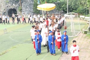 GP.Hưng Hóa - Hơn 300 Em Lễ Sinh Và Tu Sinh Giáo Hạt Tây Bắc Phú Thọ Hành Hương Về Giáo Xứ Yên Tập