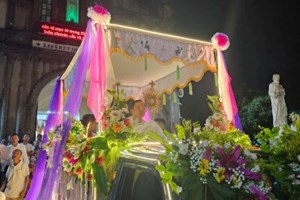 GP.Hưng Hóa - “Chúa Đi Giữa Chúng Con” – Đêm Cung Nghinh Thánh Thể Và Thánh Lễ Kính Thánh Tâm Chúa Giêsu Tại Giáo Xứ Vĩnh Lộc