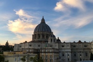 Đức Thánh Cha Lêô trở về Vatican. Ngài lên án việc buôn bán vũ khí