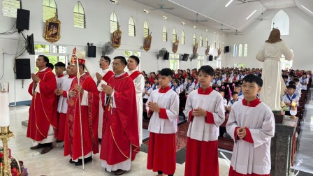 GP.Hưng Hóa - Giáo Xứ Mậu Đông: 93 Em Hân Hoan Lãnh Nhận Bí Tích Thêm Sức