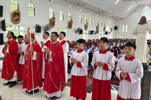 GP.Hưng Hóa - Giáo Xứ Mậu Đông: 93 Em Hân Hoan Lãnh Nhận Bí Tích Thêm Sức