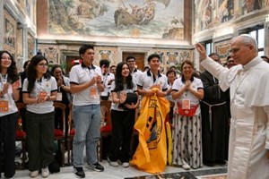 Đức Thánh Cha tiếp các bạn trẻ Peru đến Roma tham dự Năm Thánh Giới trẻ