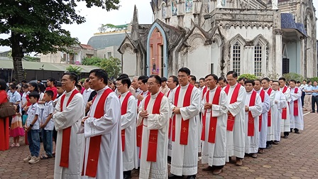 GP.Hưng Hóa - Giáo Hạt Yên Bái: Ngày Hành Hương Năm Thánh Dành Cho Linh Mục, Tu Sĩ, Chủng Sinh