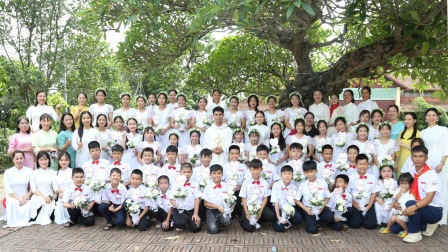 GP.Hưng Hóa - Hồng ân Xưng Tội Rước Lễ lần đầu tại Giáo xứ Bách Lộc