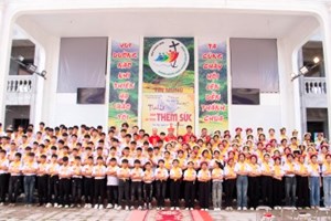 GP.Hưng Hóa - Đức Cha Đaminh Hoàng Minh Tiến Dâng Thánh Lễ Và Ban Bí Tích Thêm Sức Tại Giáo Xứ Yên Tập
