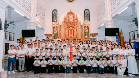 GP.Hưng Hóa - Giáo xứ Dị Nậu: Mừng Lễ Đức Mẹ Hồn Xác Lên Trời và 38 em hân hoan lãnh nhận Hồng ân Xưng tội – Rước lễ lần đầu