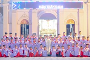 GP.Hưng Hóa - Giáo xứ Cần Kiệm mừng lễ Đức Mẹ hồn xác lên trời - Ra mắt Ban Lễ sinh và mừng lễ quan thầy Ban Khuyến Học