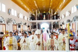 GP.Hưng Hóa - Giáo xứ Mai Yên: 65 em được ban Bí tích Thêm Sức, 91 anh chị em dự tòng lãnh nhận các Bí tích Khai Tâm