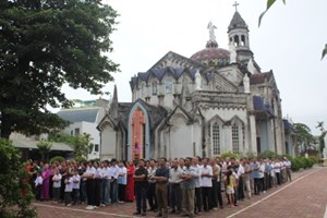 GP.Hưng Hóa - Giáo xứ An Bình hành hương Năm Thánh tại nhà thờ Yên Bái