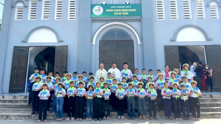 GP.Hưng Hóa - Giáo Xứ Vĩnh Thọ: Thánh Lễ Xưng Tội Và Rước Lễ Lần Đầu Của 46 Em Thiếu Nhi