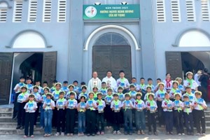 GP.Hưng Hóa - Giáo Xứ Vĩnh Thọ: Thánh Lễ Xưng Tội Và Rước Lễ Lần Đầu Của 46 Em Thiếu Nhi