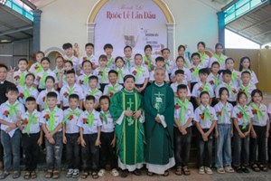 GP.Hưng Hóa - Hồng Ân Rước Lễ Lần Đầu Tại Giáo Xứ Vân Du