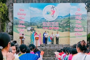 GP.Hưng Hóa - Huynh Đoàn Thánh Thể Giáo Phận  Hành Hương Năm Thánh 2025 Tại Nhà Thờ Chính Tòa Sơn Lộc