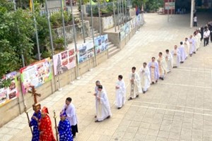 GP.Hưng Hóa - Giáo Hạt Hà-Tuyên-Hùng: Quý Cha, Quý Thầy Phó Tế, Quý Thầy Chủng Sinh, Quý Dì Gặp Gỡ Và Hành Hương Năm Thánh