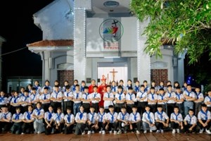 GP.Hưng Hóa - Thánh Lễ Ban Bí Tích Thêm Sức tại Giáo xứ Vĩnh Hóa của Đức cha Đaminh Hoàng Minh Tiến