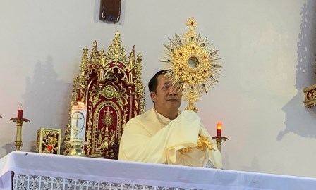 GP.Hưng Hóa - Giáo Họ Chiềng Ve Chầu Thánh Thể Thay Mặt Giáo Phận Và Hành Trình Truyền Giáo Giữa Tây Bắc Đại Ngàn