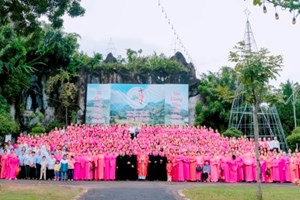 GP.Hưng Hóa - Hiệp Hội Tín Hữu Mến Thánh Giá  Hành Hương Năm Thánh Tại Nhà Thờ Chính Tòa Sơn Lộc