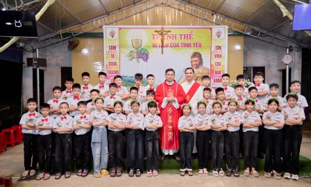 GP.Hưng Hóa - Giáo Xứ Nội Quang: Thánh Lễ Xưng Tội Và Rước Lễ Lần Đầu