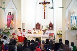GP.Hưng Hóa - Giáo họ Phúc Đức (Giáo xứ Cát Ngòi): Thánh lễ mừng kính Tổng Lãnh Thiên Thần Raphael quan thầy và làm phép nhà Mục vụ