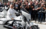 Nhóm Jesus Bikers tặng Đức Thánh Cha xe môtô đặc biệt để đấu giá giúp trẻ em Madagascar