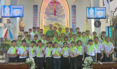 GP.Hưng Hóa - Giáo Xứ Đồng Đam: 43 Em Thiếu Nhi Hân Hoan Lãnh Nhận Hồng Ân Xưng Tội Rước Lễ Lần Đầu