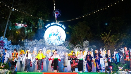 GP.Hưng Hóa - Đại lễ Giáng Sinh 2025 tại Giáo xứ Sơn La và các giáo họ