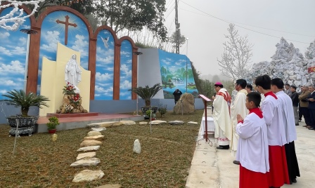 GP.Hưng Hóa - Thánh lễ tạ ơn và làm phép tượng đài Đức Mẹ tại Giáo họ Đại Lịch - Giáo xứ Mỹ Hưng