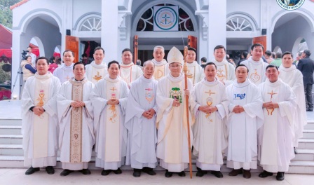 GP.Hưng Hóa - Giáo xứ Ân Thịnh: Thánh Lễ Tạ Ơn và Làm Phép Nhà Thờ Giáo họ Trung Môn