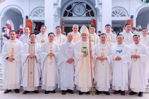 GP.Hưng Hóa - Giáo xứ Ân Thịnh: Thánh Lễ Tạ Ơn và Làm Phép Nhà Thờ Giáo họ Trung Môn