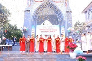 GP.Hưng Hóa - Đức Cha Phaolô Nguyễn Quang Đĩnh Làm Phép Hang Đá Và Cắt Băng Khánh Thành Tháp Chuông Giáo Họ Bắc Cường