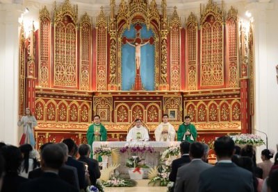 GP.Hưng Hóa - Đức Cha Phụ Tá Phaolô Nguyễn Quang Đĩnh về thăm mục vụ Giáo xứ Phù Lỗ và chủ sự Thánh lễ tạ ơn Thiên Chúa cùng 29 đôi hôn nhân