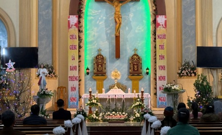 GP.Hưng Hóa - Giáo Họ Tân Quang Chầu Thánh Thể Thay Mặt Giáo Phận 