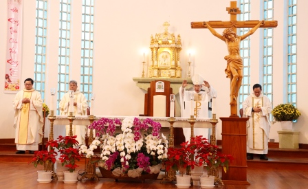 GP.Hưng Hóa - Đức Cha Đaminh Hoàng Minh Tiến dâng Thánh lễ Minh Niên Bính Ngọ tại Nhà thờ Chính tòa Sơn Lộc