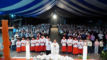 GP.Hưng Hóa - Giáo xứ Phù Lao: Giờ Chầu Tạ Ơn và Thánh Lễ Giao Thừa