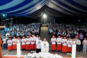 GP.Hưng Hóa - Giáo xứ Phù Lao: Giờ Chầu Tạ Ơn và Thánh Lễ Giao Thừa