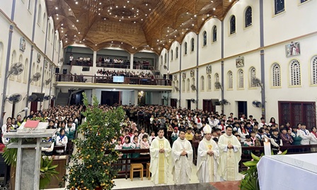 GP.Hưng Hóa - Đức cha Đaminh Hoàng Minh Tiến về thăm mục vụ và chủ sự Thánh lễ Đức Mẹ dâng Chúa Giêsu trong Đền thờ tại giáo xứ An Thịnh