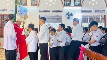 GP.Hưng Hóa - Giáo Xứ Mỹ Bằng: 49 Em Thiếu Nhi Hân Hoan Đón Nhận Hồng Ân Chúa Thánh Thần