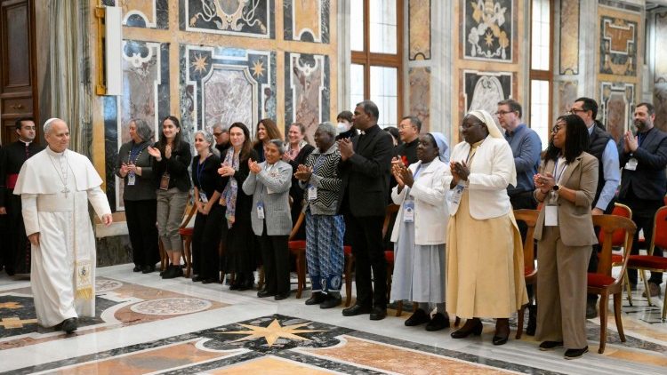 ĐTC Lêô XIV than phiền về việc trẻ em không được chăm sóc và thiếu sự bảo vệ