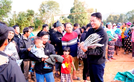 GP.Hưng Hóa - Xuân Yêu Thương: Giáo xứ Điện Biên Mang Tết Ấm Đến Vùng Cao
