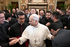 Đức Thánh Cha nói với chủng sinh Tây Ban Nha: nền tảng của ơn gọi là “ở lại với Chúa Giêsu”